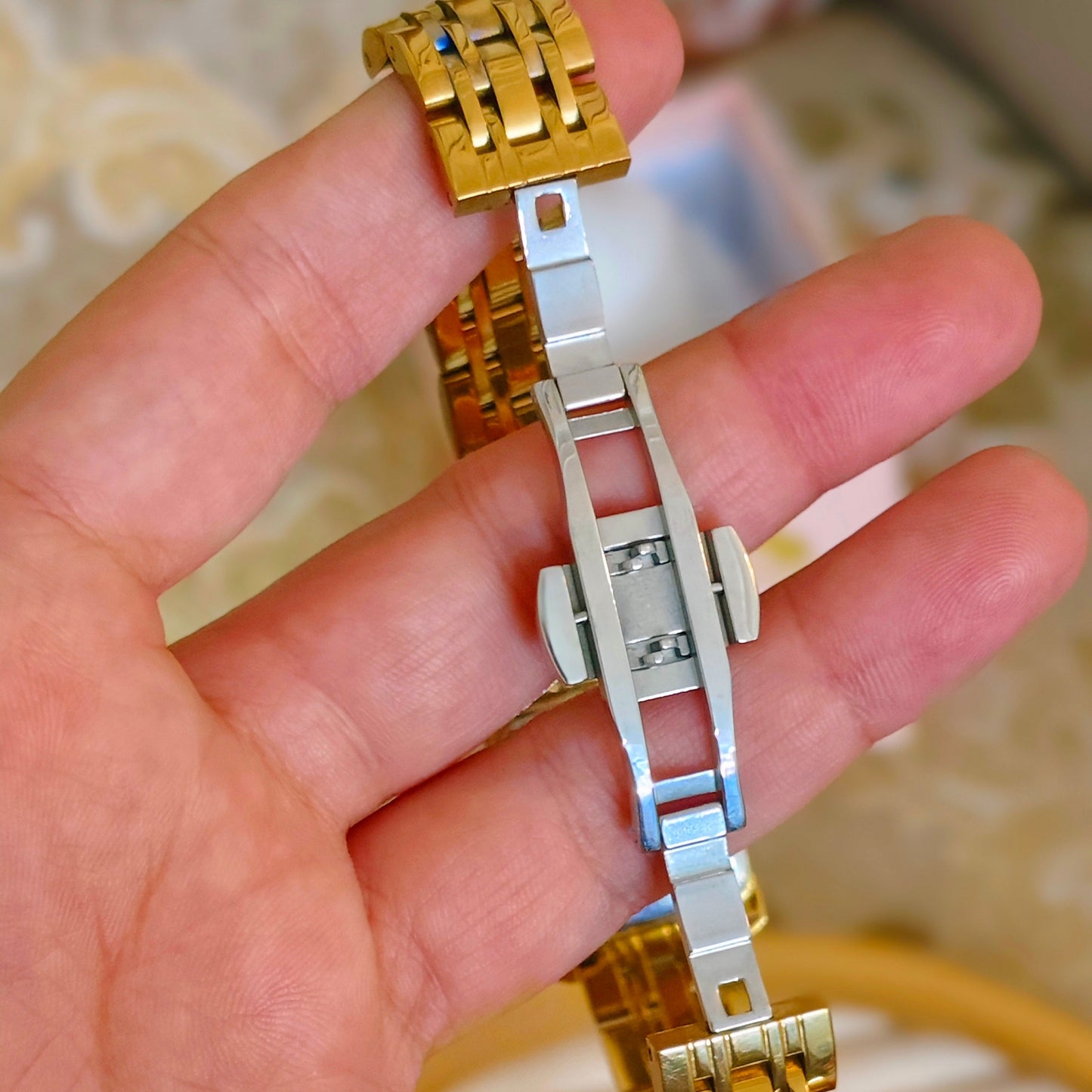 Emerald luxe golden watch (IEKI)
