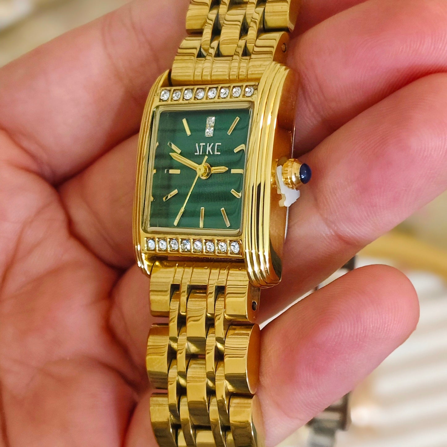 Emerald luxe golden watch (IEKI)