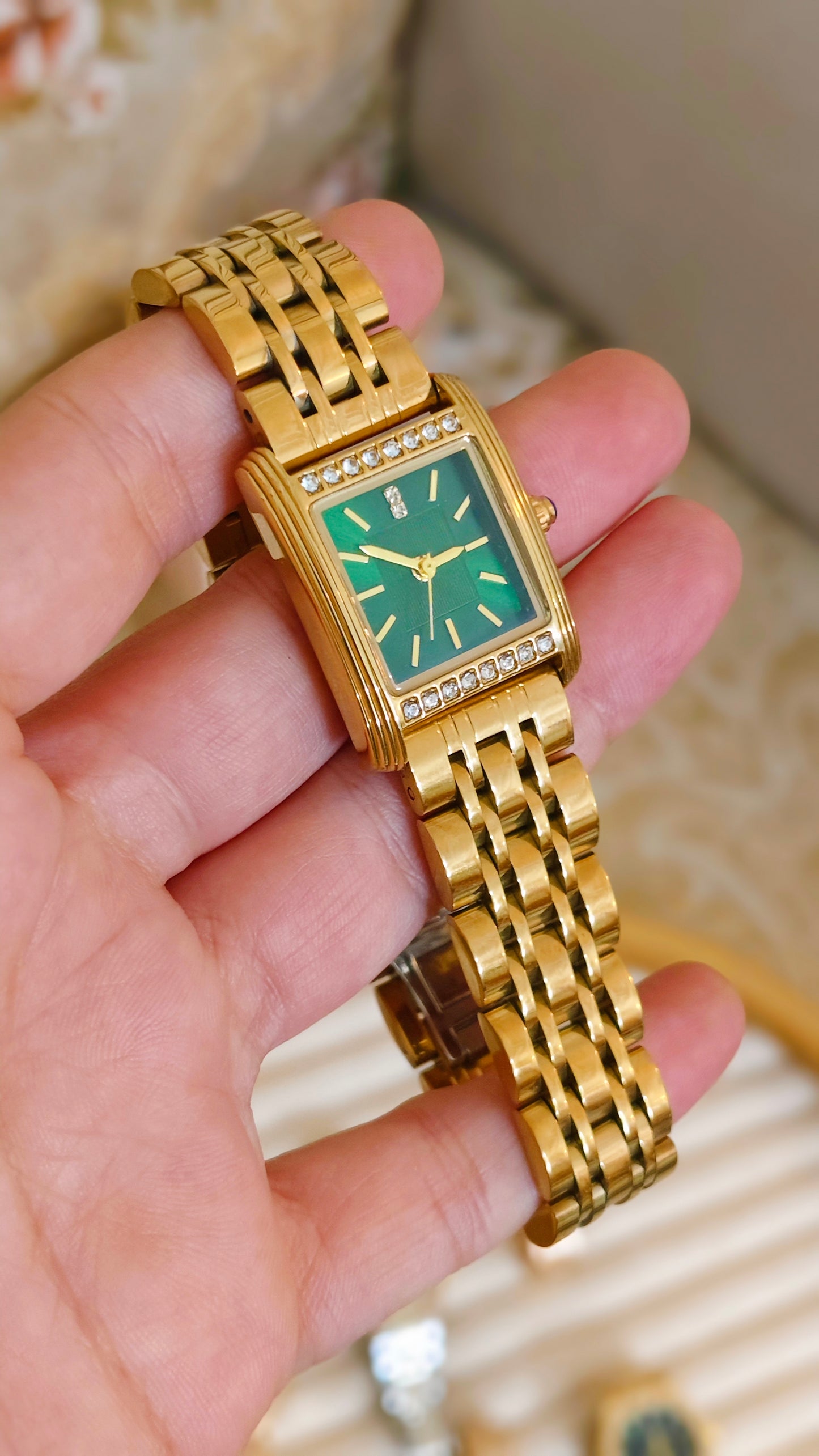 Emerald luxe golden watch (IEKI)